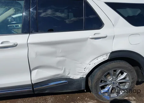 2022 Ford Explorer Xlt z USA, uszkodzony, nr VIN 1FMSK7DH5NGA33159